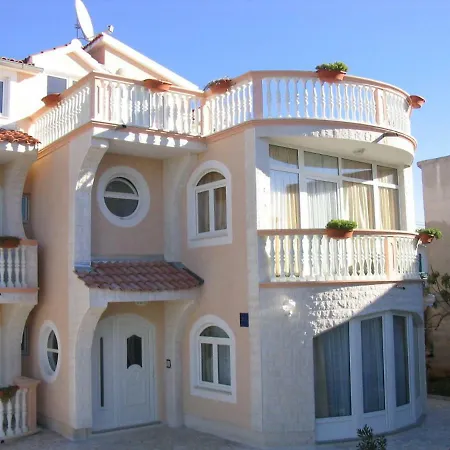 Katica-7 Apartamento